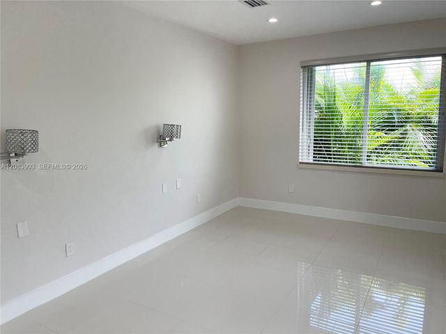 4555 N Jefferson Avenue, Miami Beach, FL 33140