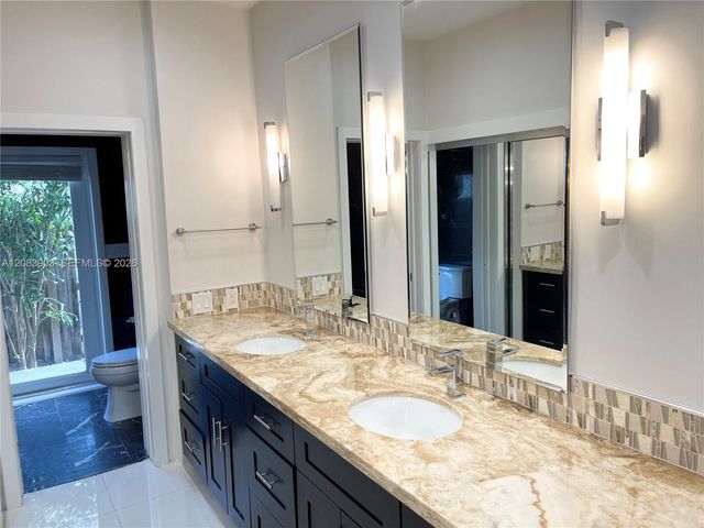 4555 N Jefferson Avenue, Miami Beach, FL 33140