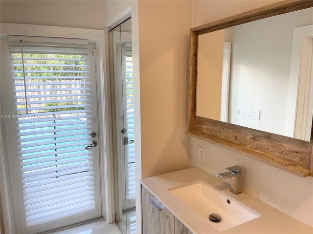 4555 N Jefferson Avenue, Miami Beach, FL 33140