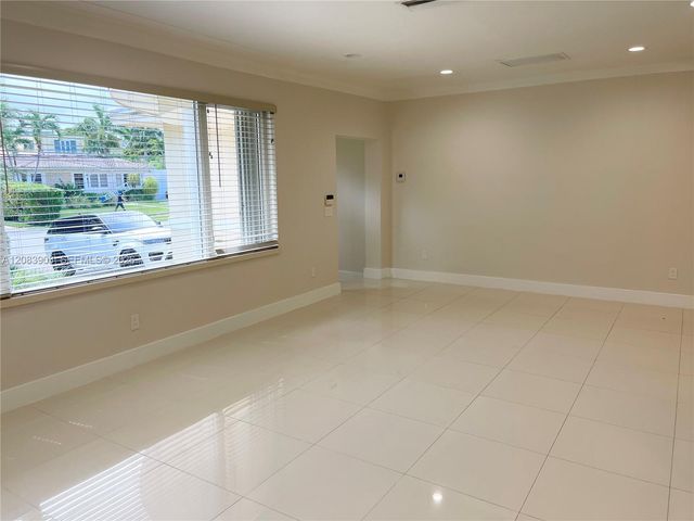 4555 N Jefferson Avenue, Miami Beach, FL 33140