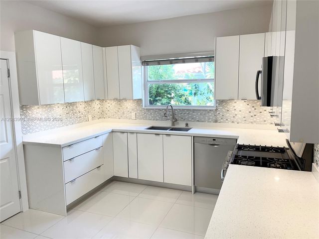 4555 N Jefferson Avenue, Miami Beach, FL 33140
