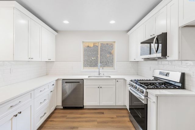 6326 W 28th Ave, Kennewick, WA 99338