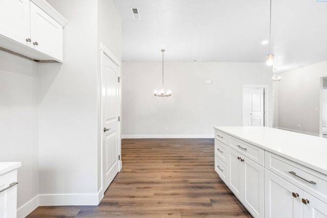 6326 W 28th Ave, Kennewick, WA 99338