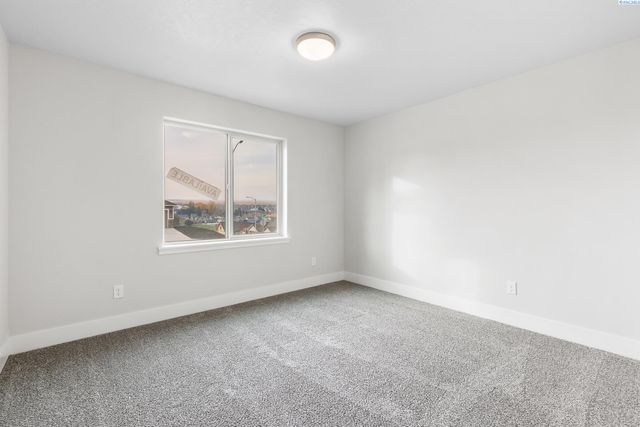 6326 W 28th Ave, Kennewick, WA 99338