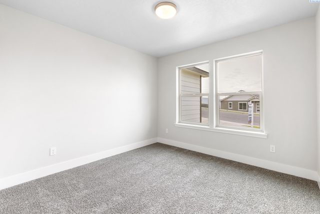 6326 W 28th Ave, Kennewick, WA 99338