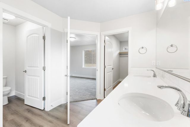 6326 W 28th Ave, Kennewick, WA 99338