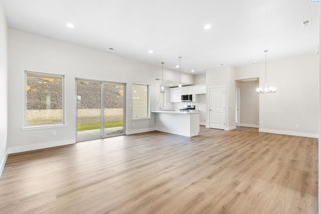 6326 W 28th Ave, Kennewick, WA 99338