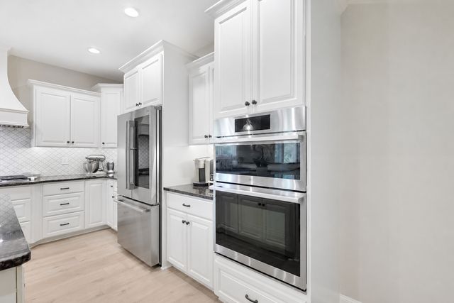 21390 France Boulevard, Lakeville, MN 55044