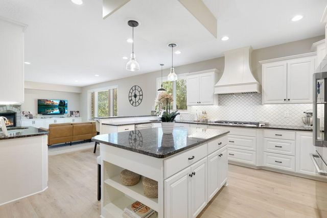21390 France Boulevard, Lakeville, MN 55044