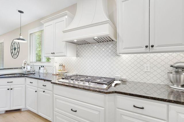 21390 France Boulevard, Lakeville, MN 55044