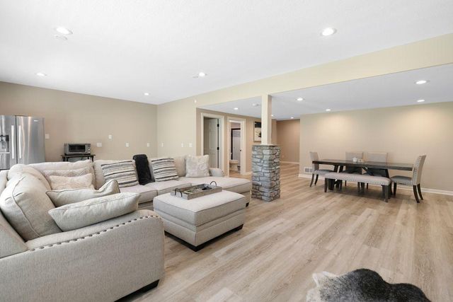 21390 France Boulevard, Lakeville, MN 55044