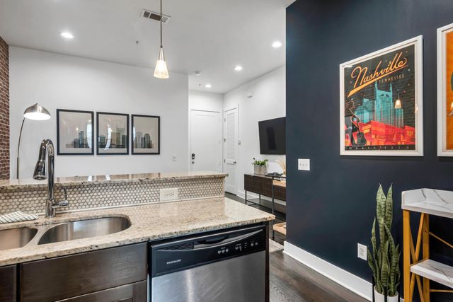 210 30th Ave N Apt 403, Nashville, TN 37203