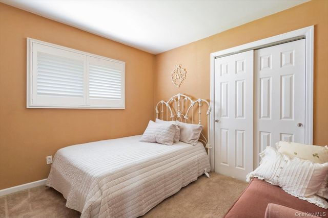 9 Rockaway Place, Massapequa, NY 11758