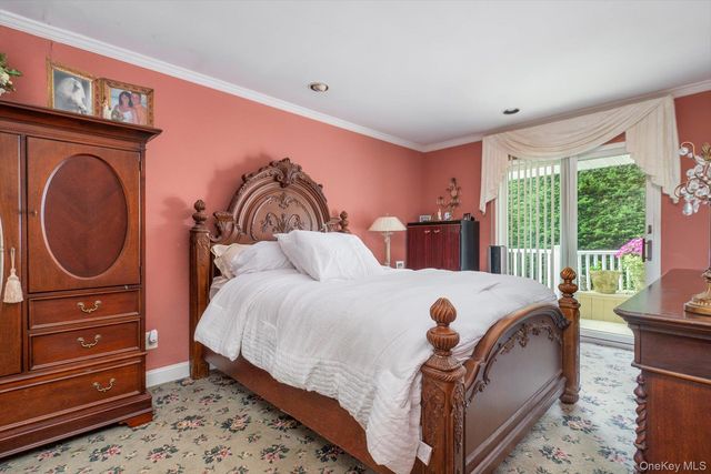 9 Rockaway Place, Massapequa, NY 11758