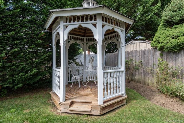 9 Rockaway Place, Massapequa, NY 11758