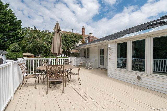 9 Rockaway Place, Massapequa, NY 11758