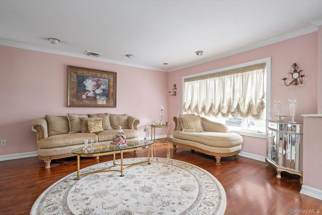 9 Rockaway Place, Massapequa, NY 11758