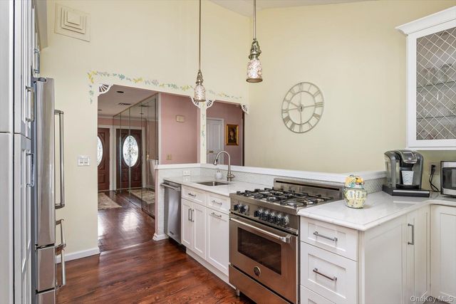 9 Rockaway Place, Massapequa, NY 11758