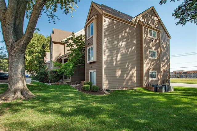 11224 Nieman Road 202, Overland Park, KS 66210