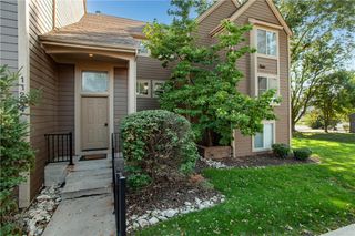 11224 Nieman Road 202, Overland Park, KS 66210