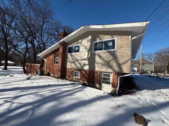 30w571 W Shady Lane, West Chicago, IL 60185