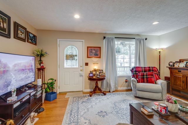 309 Bluebird Ln, Dickson, TN 37055