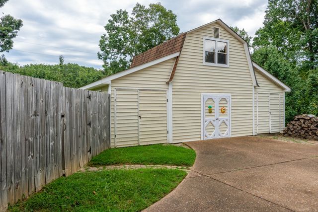 309 Bluebird Ln, Dickson, TN 37055