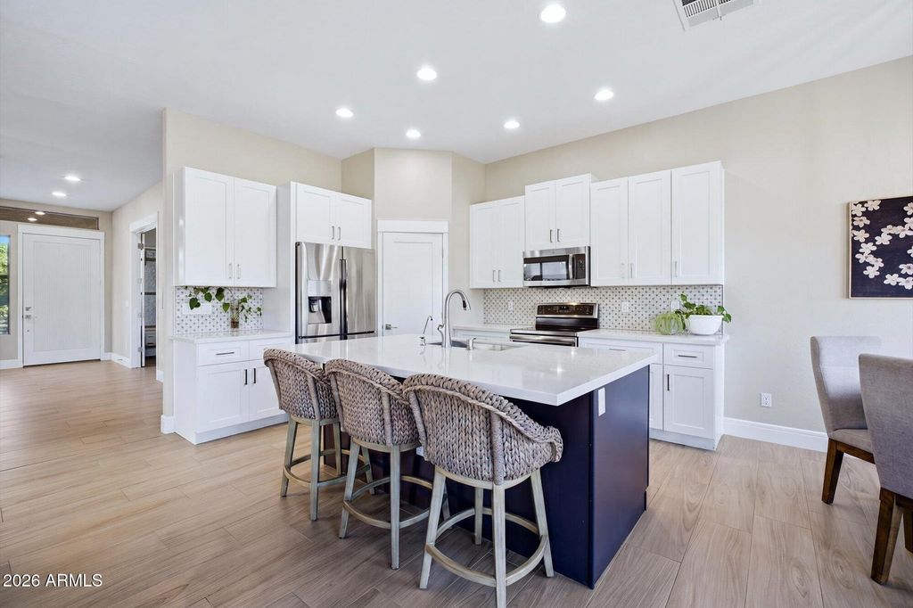 Image 11 of property listing at 25627 N HACKBERRY Drive, Phoenix, AZ 85083