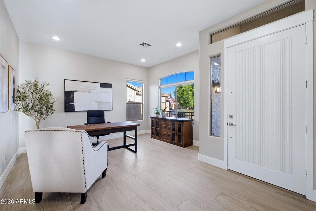 Image 15 of property listing at 25627 N HACKBERRY Drive, Phoenix, AZ 85083