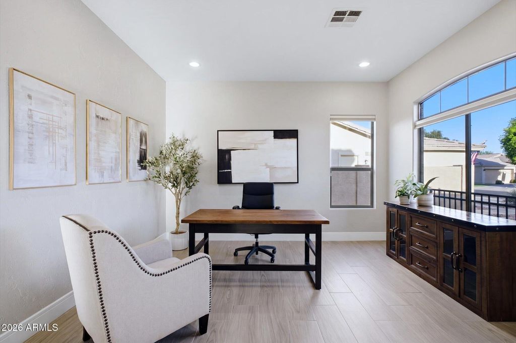 Image 16 of property listing at 25627 N HACKBERRY Drive, Phoenix, AZ 85083