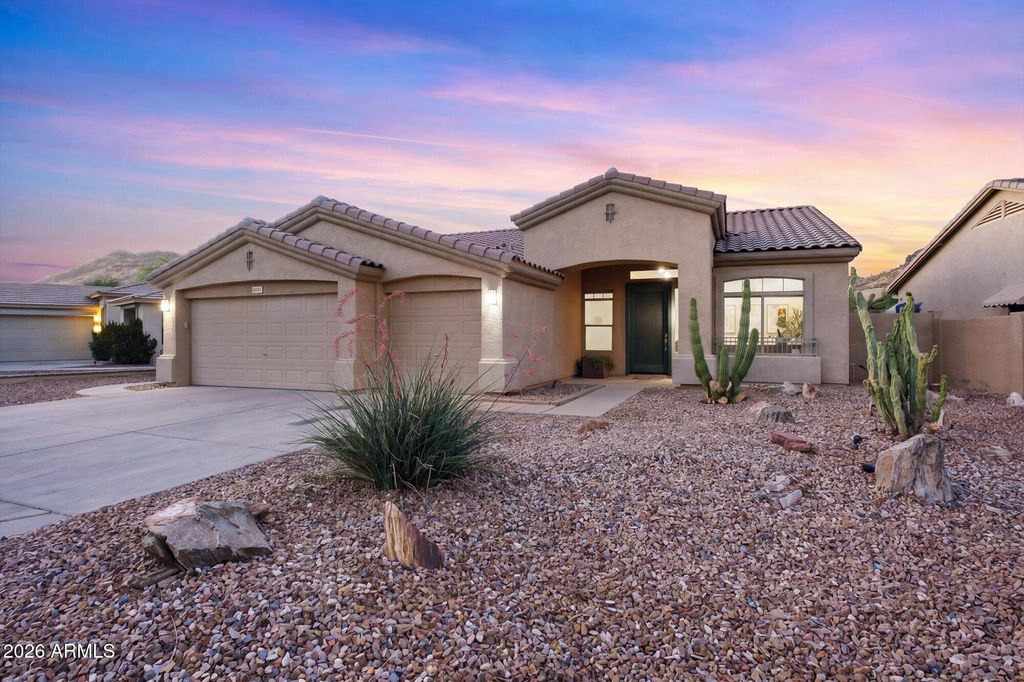Image 3 of property listing at 25627 N HACKBERRY Drive, Phoenix, AZ 85083