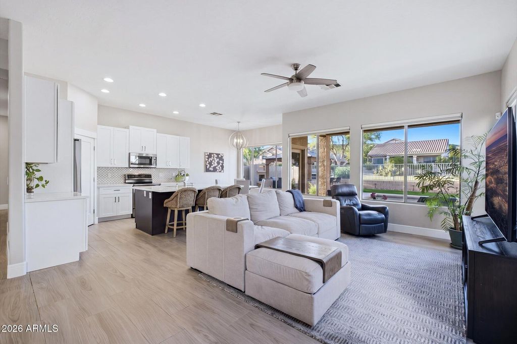 Image 4 of property listing at 25627 N HACKBERRY Drive, Phoenix, AZ 85083
