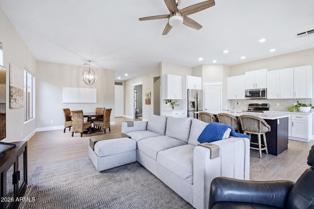 Image 6 of property listing at 25627 N HACKBERRY Drive, Phoenix, AZ 85083
