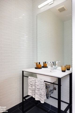138 W 19th St Ph, New York City, NY 10011