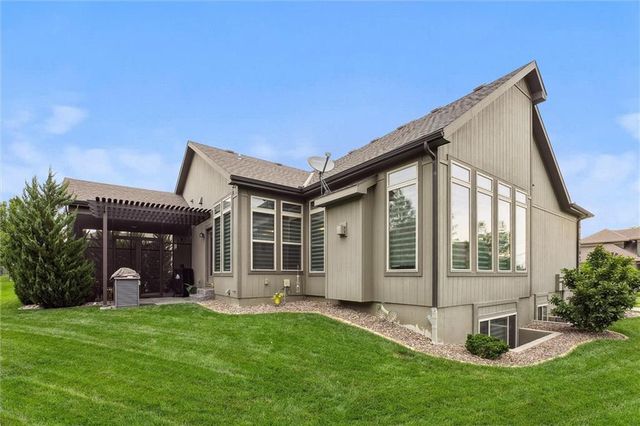 1214 Kingsland Circle, Raymore, MO 64083