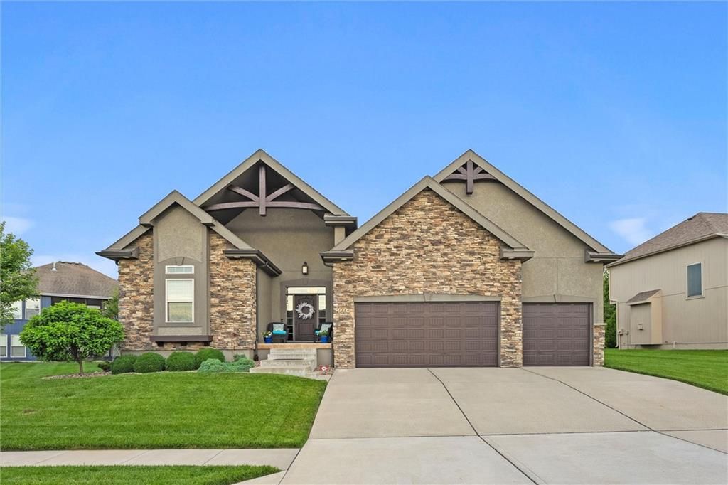 1214 Kingsland Circle, Raymore, MO 64083