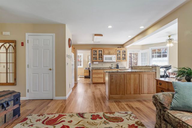 38 Mcintosh Way, Greenland, NH 03840