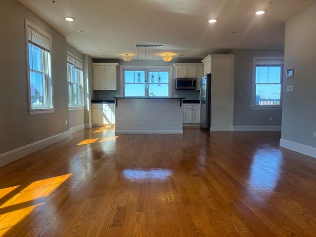 45 Spring Street 13, Boston, MA 02132