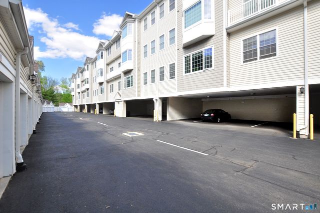 1 King Philip Drive 218, West Hartford, CT 06117
