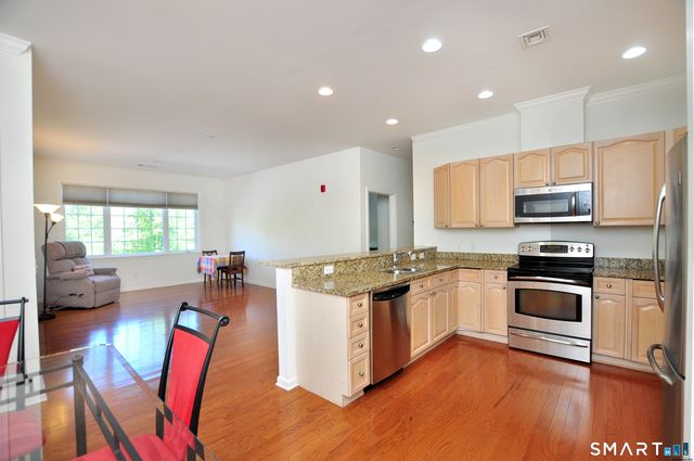 1 King Philip Drive 218, West Hartford, CT 06117