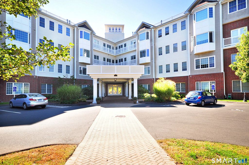 1 King Philip Drive 218, West Hartford, CT 06117