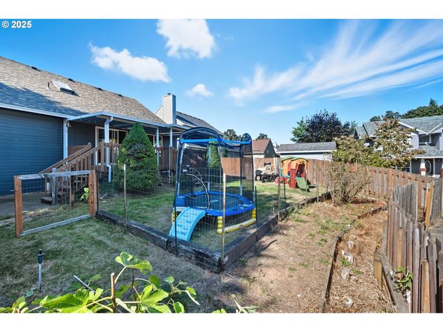 19346 TOWERCREST Dr, Oregon City, OR 97045