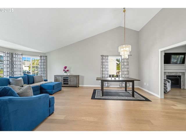 19346 TOWERCREST Dr, Oregon City, OR 97045