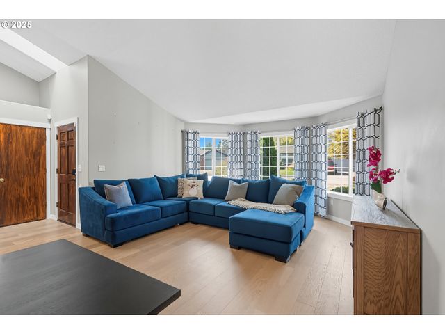 19346 TOWERCREST Dr, Oregon City, OR 97045