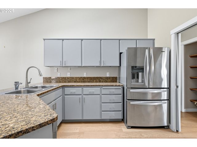 19346 TOWERCREST Dr, Oregon City, OR 97045