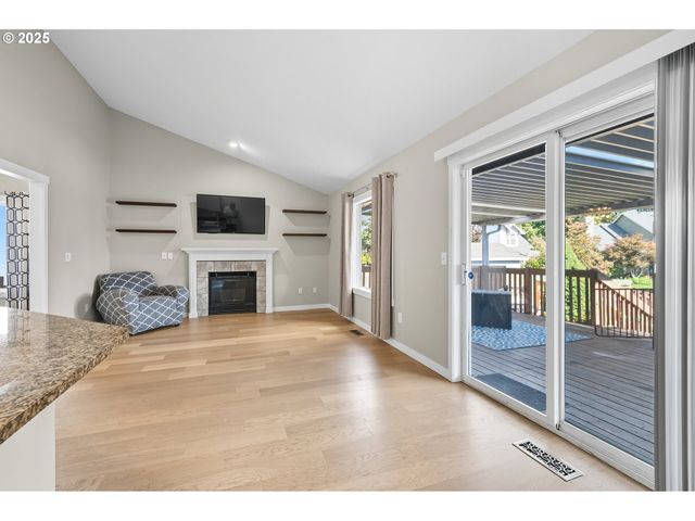 19346 TOWERCREST Dr, Oregon City, OR 97045