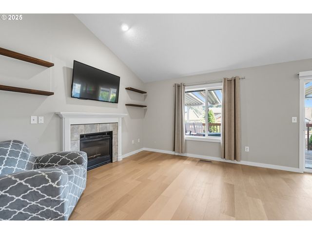 19346 TOWERCREST Dr, Oregon City, OR 97045