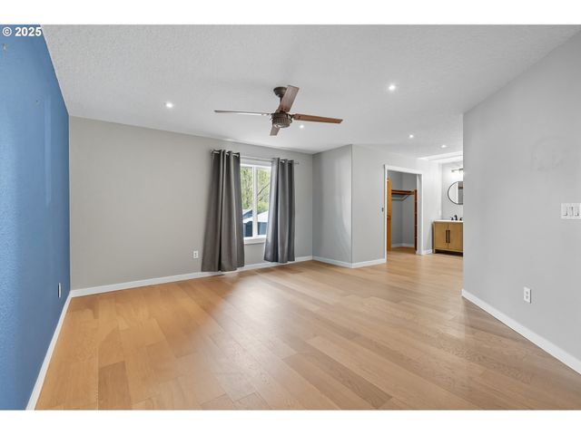 19346 TOWERCREST Dr, Oregon City, OR 97045