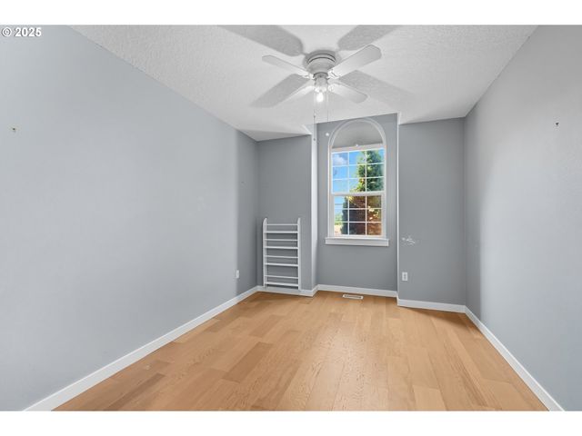 19346 TOWERCREST Dr, Oregon City, OR 97045