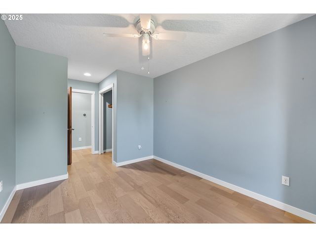 19346 TOWERCREST Dr, Oregon City, OR 97045